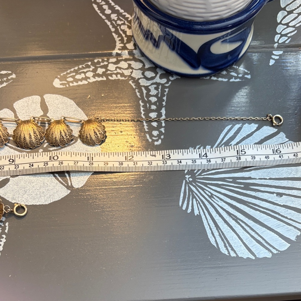 Elegant Gold Shell Necklace and Bracelet Set - Picture 5 of 5